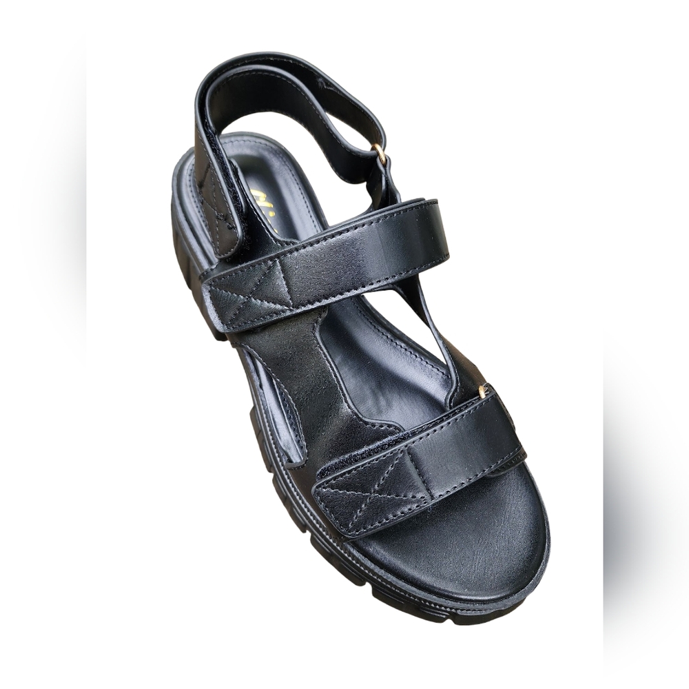 Right Foot/1 Single Shoe ~ Liliana Black Velcro Platform Sandal